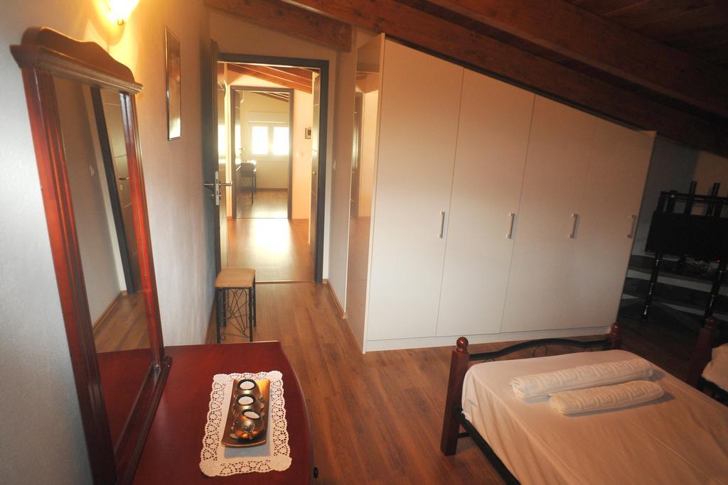 Villa Poulades Gouvia Kamer foto