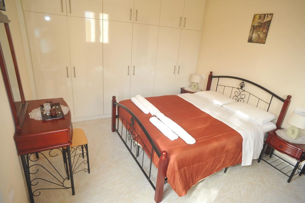 Villa Poulades Gouvia Kamer foto